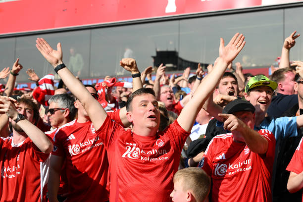 他们开放与 他们开放与